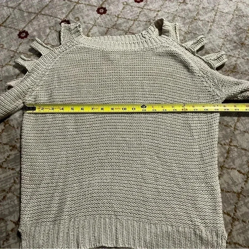 Aryn K. Cole Shoulder Knitted Fashion Sweater Top Beige Grey Pullover Size XS
